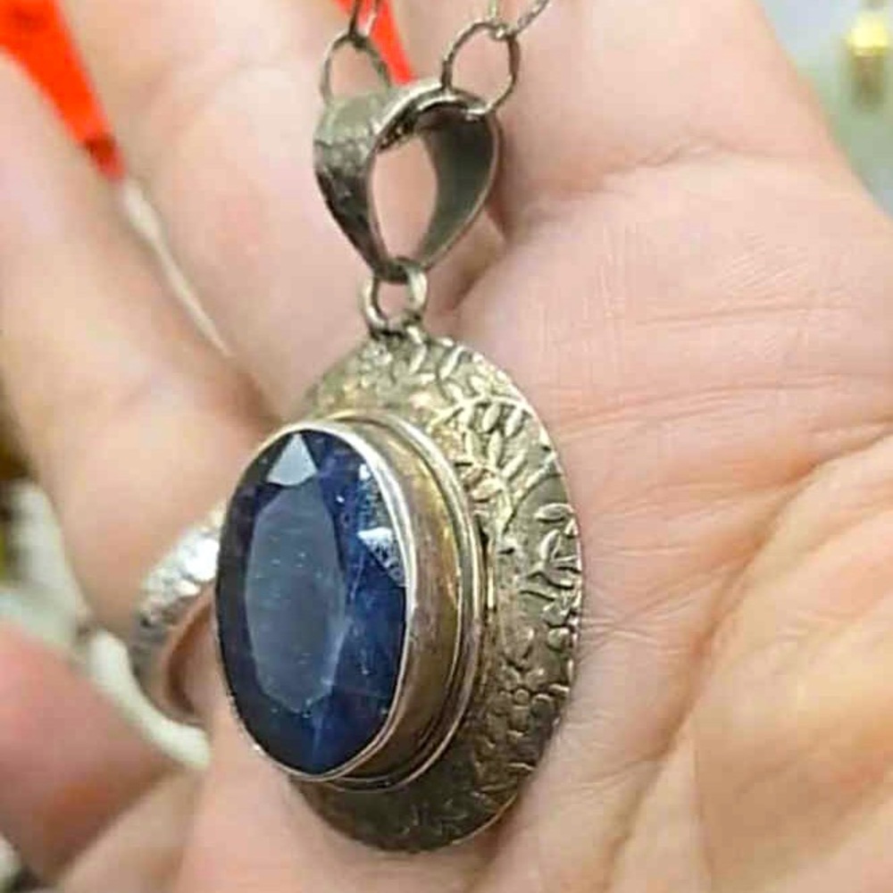 Elegant Silver and Blue Pendant Necklace